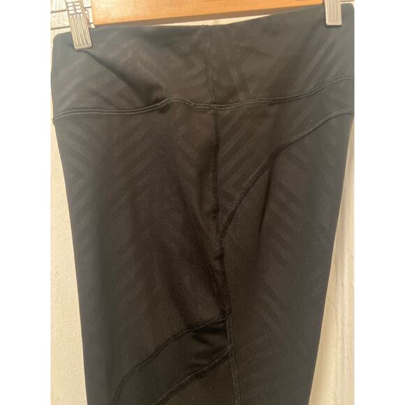 Active by Old Navy Go Dry Black Geometric Mesh Ankle Cropped Leggings Size L - Picture 10 of 13